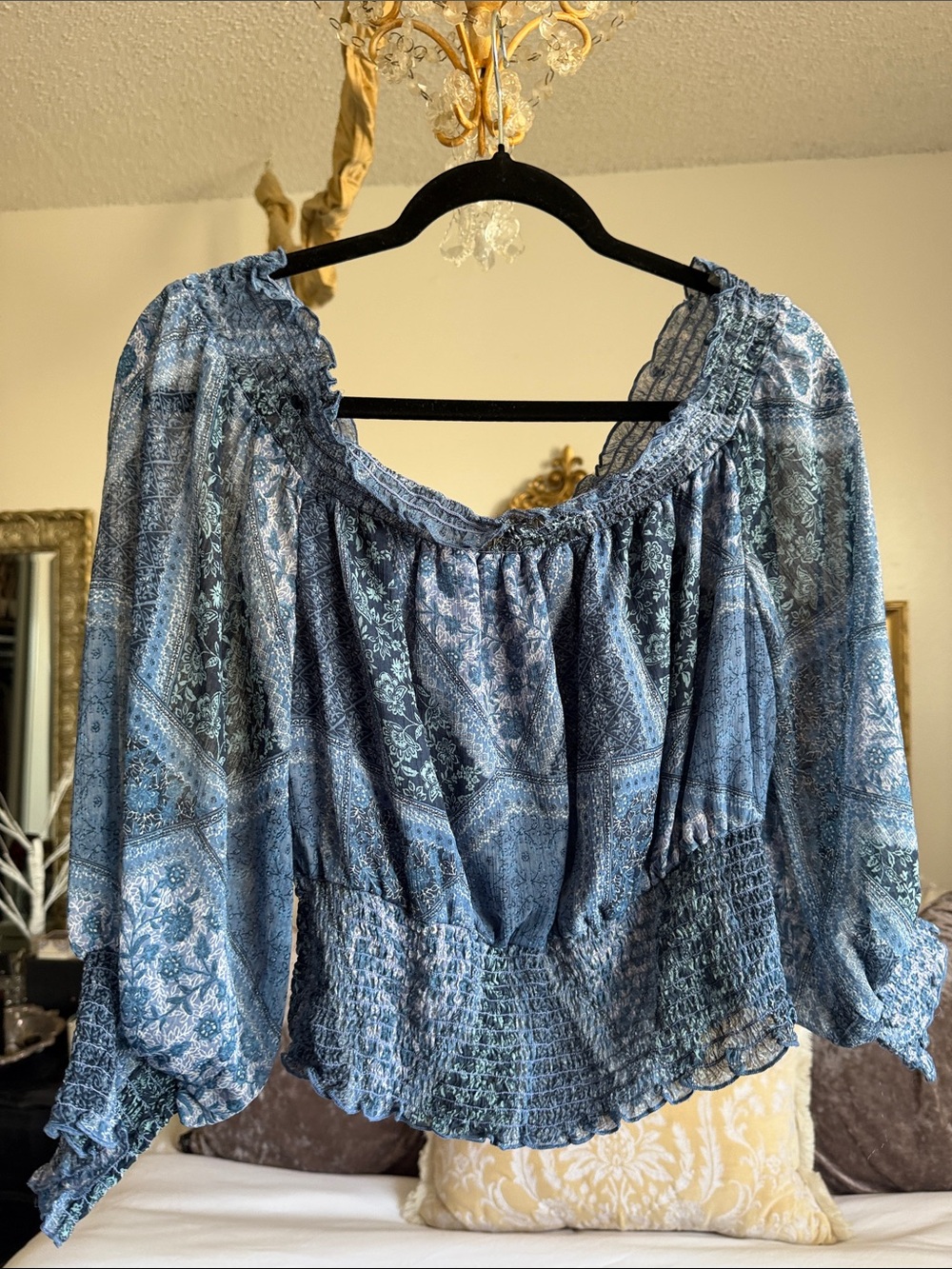American Eagle Outfitters|Blue Paisley Smocked Peasant Top|Large|EUC